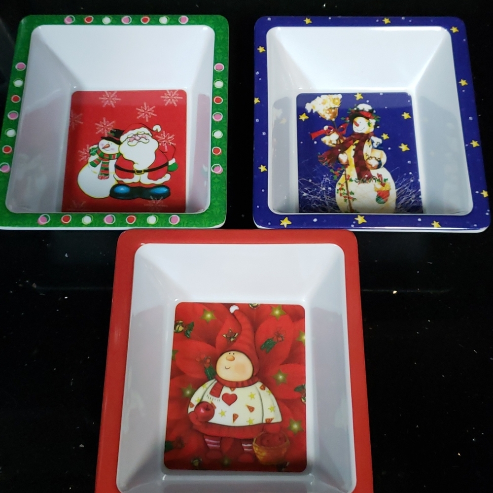 HOST PICK. 3 Vintage Christmas Hard Plastic Snack Bowls